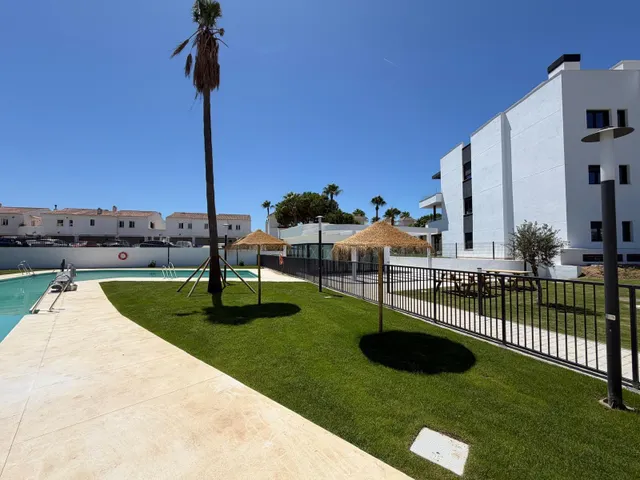 Bajo SUROESTE con altura de primera con terraza y jardín con vista al Mar — 27