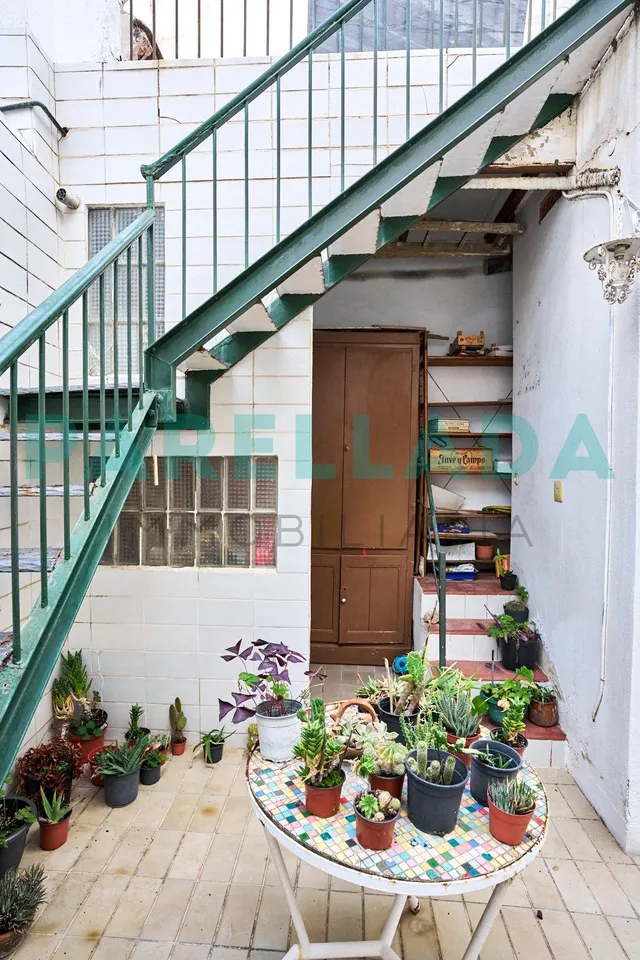 Casa típica en Badalona con patio y dos terrazas a 5 min del mar — 36