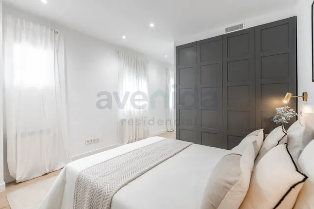 Elegante vivienda reformada de 3 dormitorios en Calle Bailén — 21