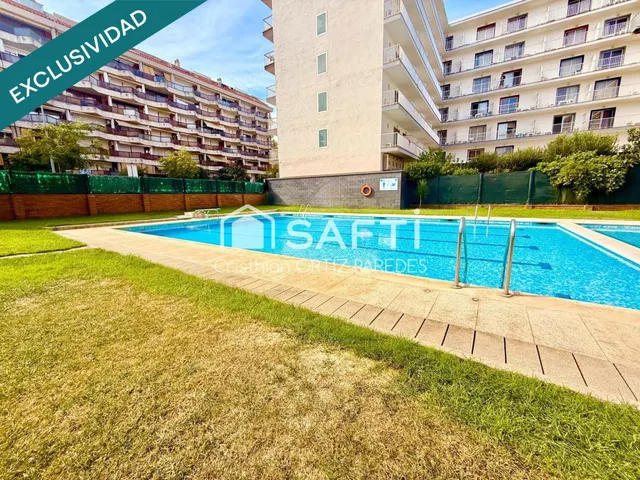 Se vende piso en primera línea con piscina — 25