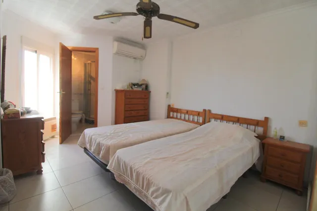 Chalet independiente con piscina privada, jardín y garaje en El Chaparral, Torrevieja — 15