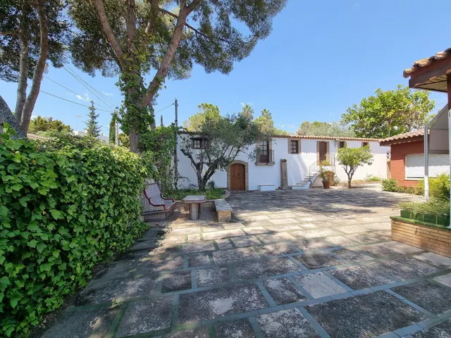 Chalet con patio, piscina, jardin, tenis, porche ,bodega  y garage — 17