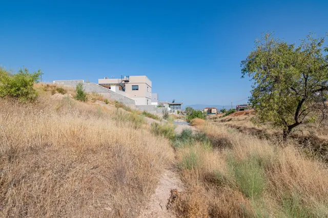 TERRENO EDIFICABLE EN LA ZUBIA — 12