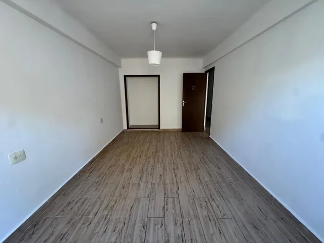 Piso de 3 habitaciones con ascensor junto a calle Aragón – Palma — 13