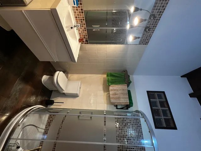 VIVIENDA INDEPENDIENTE EN ALQUILER — 28