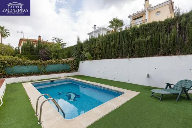 Casa independiente con piscina en La Zubia. — 37