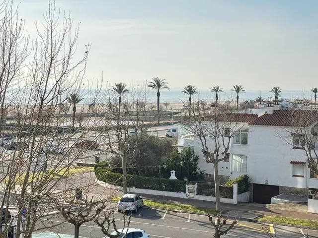 Empuriabrava | Dúplex a 50 m de la playa con vistas al mar, 
