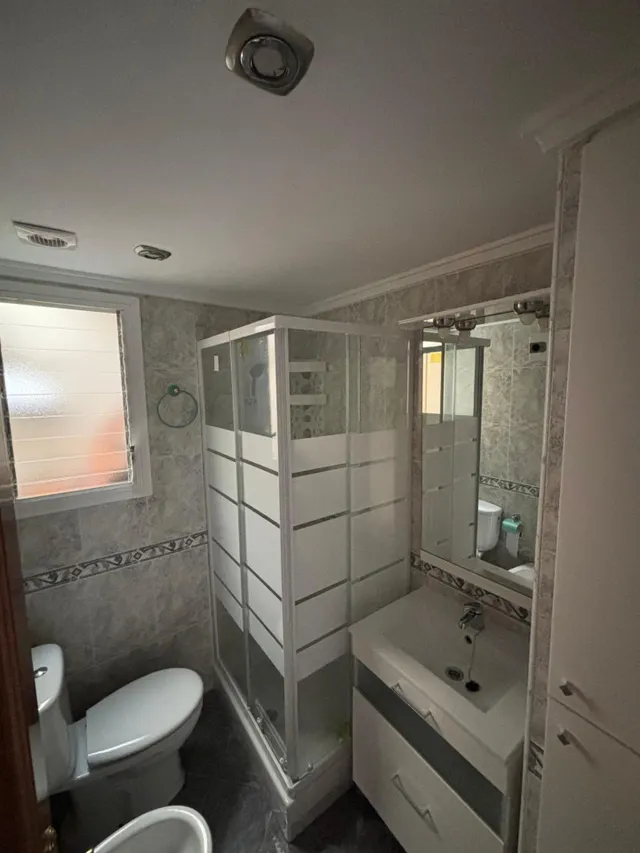 Piso de 4 habitaciones con ascensor y patio en Benicalap — 17