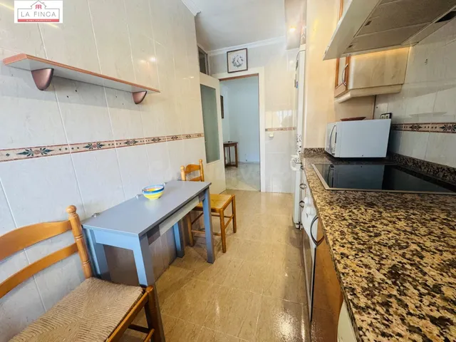 Vivienda de 1 dormitorio cerca del centro - foto 2