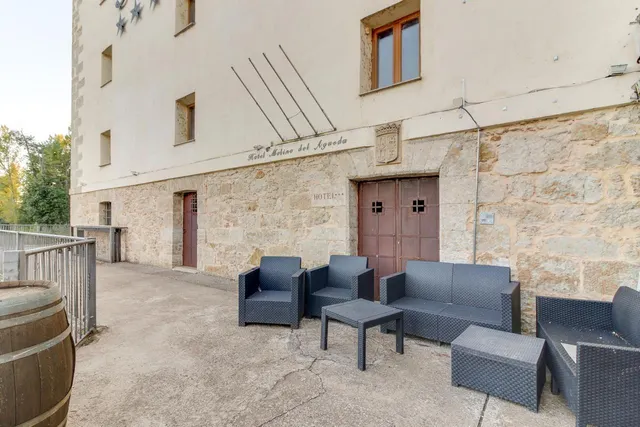 Urbis te ofrece un edificio, en venta en la Moretona, Ciudad Rodrigo, Salamanca. — 2