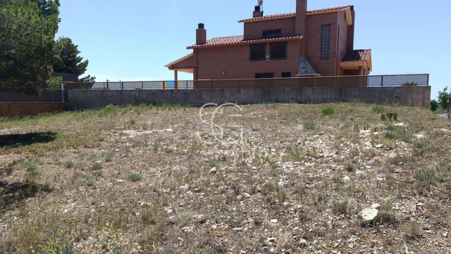 Venta de Terreno de 447 m2 en la Urbanización La Martorella, - foto 2