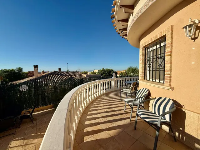 Espectacular villa independiente con piscina privada — 40