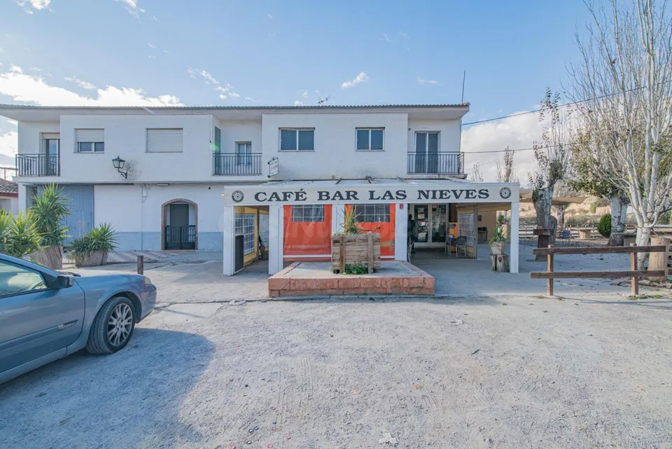 CASA CON NEGOCIO EN LA MALAHA