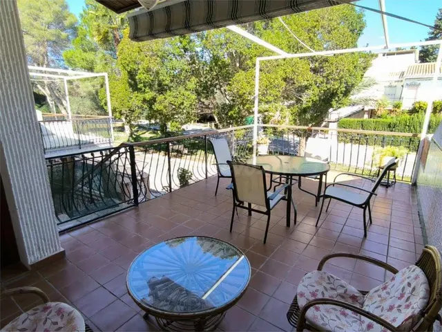 Casa adosada en venta en Campoamor, a 150 m de la playa – Or