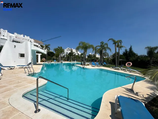 Apartamento en Alcazaba Lagoon con acceso a la Mayor Laguna  - foto 2