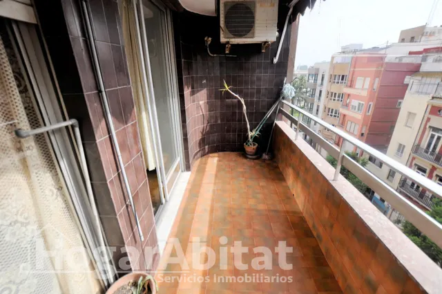 MUY AMPLIO CON GARAJE Y TERRAZA CERCA DE LA PLAYA — 16