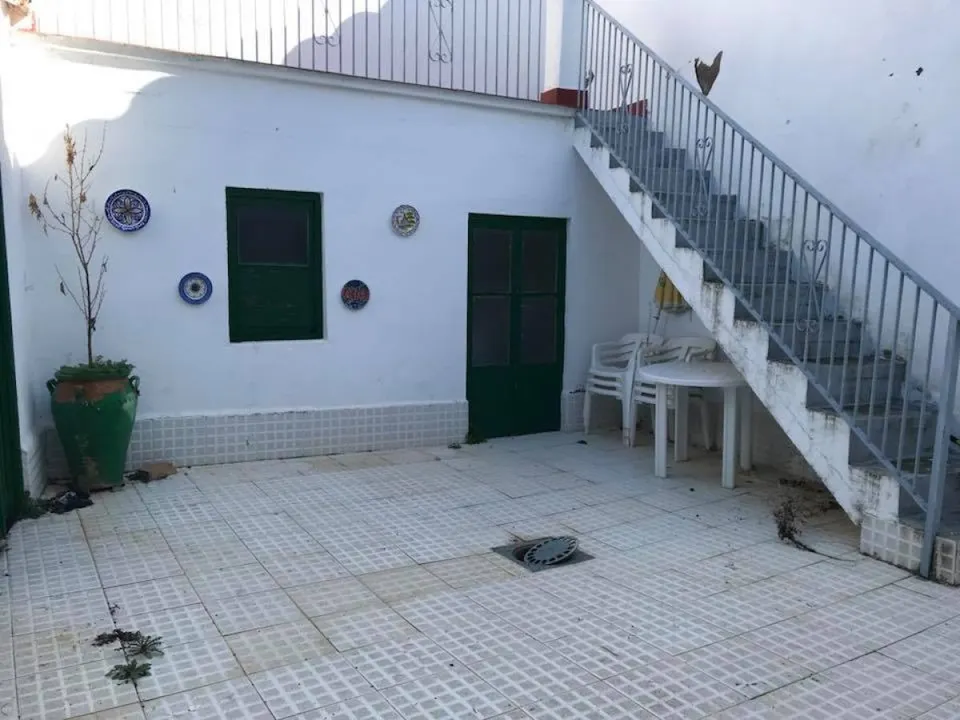 CASA CON LOCAL HACIENDO ESQUINA EN FUENTE OBEJUNA