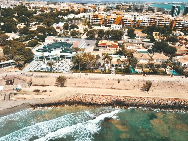 Magnifica villa en primera línea del mar en Orihuela Costa — 18