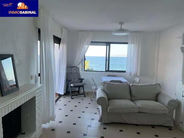 Impresionante Piso en Primera Línea de Playa en La Romanilla, Roquetas de Mar por €310.000 — 4