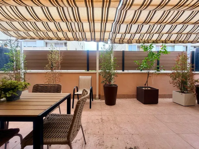 Chalet adosado completamente reformado en 2024, con jardín, terraza y gran garaje, a un paso de la playa. — 10