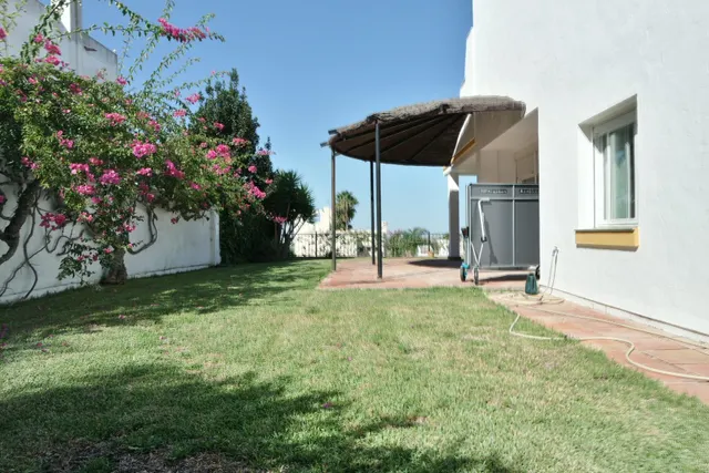 Impresionante chalet con piscina y en zona con campo de golf — 7