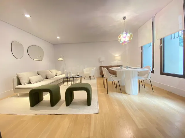 VIVIENDA DE LUJO EN PALACETE EMBLEMATICO CON TERRAZA Y 2 PLA - foto 2