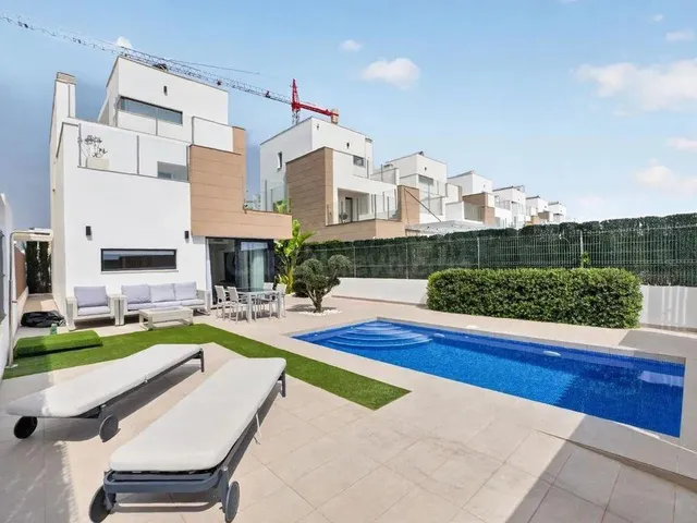 VILLA MODERNA CON PISCINA PRIVADA Y SOLARIUM EN LA AZOTEA | EL RASO, GUARDAMAR — 2