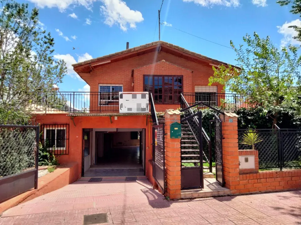 SE VENDE CHALET EN HONDON DE LOS FRAILES