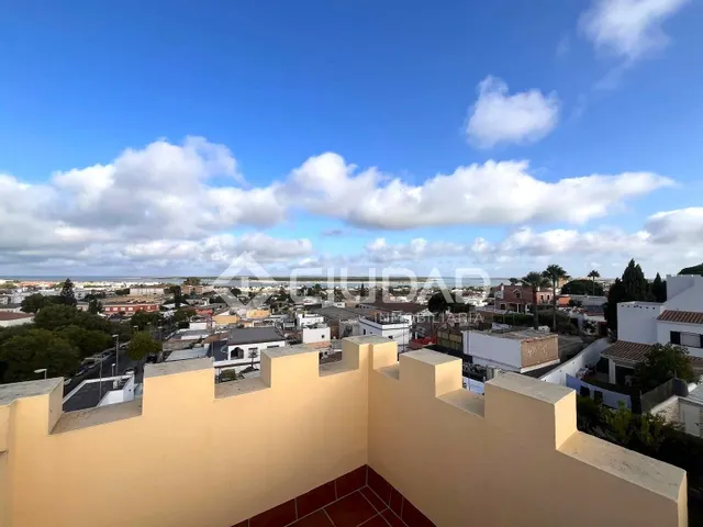 Castillete de esquina con amplio espacio exterior — 42