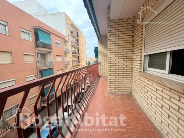 Espacio y luminosidad con infinitas posibilidades en este amplio piso exterior con balcón y trastero — 21