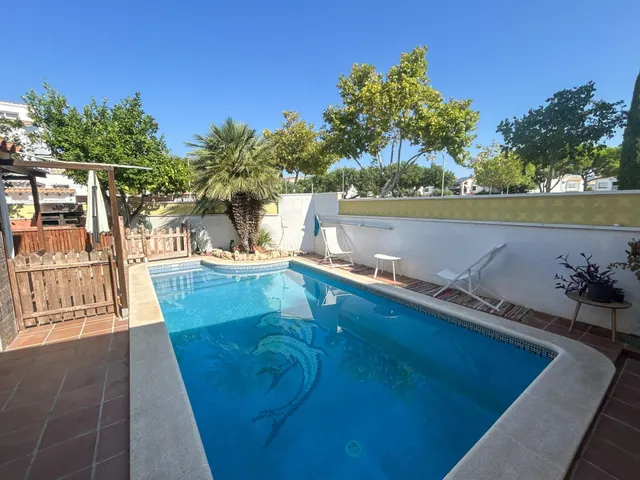 Chalet esquinero con apartamento independiente y piscina en Sant Pere de Ribes — 5