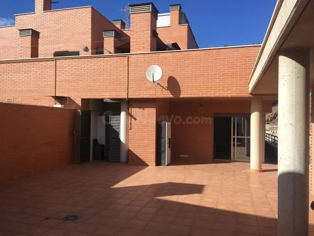 ÁTICO 3 DORM + 2 BAÑOS CON GARAJE Y CON TERRAZA DE 80 m2 - foto 2