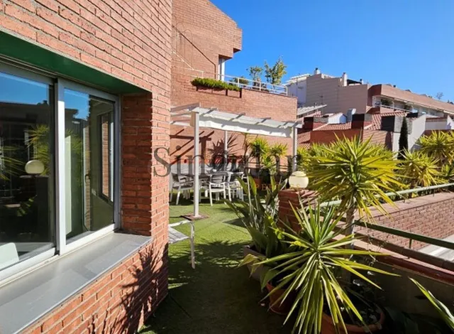 Exclusivo ático de alquiler temporal con terrazas en finca modernista en Sarrià-Pedralbes — 4