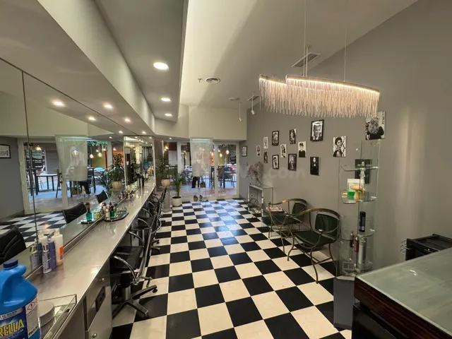 LOCAL COMERCIAL DE 82 m2 EN CENTRO COMERCIAL CUATRO CAMINOS  - foto 3