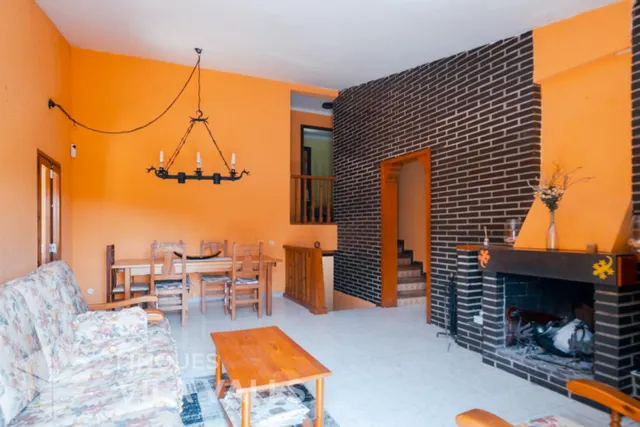 Casa con gran jardín en la naturaleza — 13