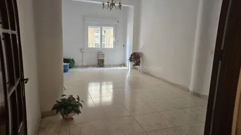 SE VENDE PISO DE TRES DORMITORIOS EN ALGECIRAS, ZONA CENTRO.