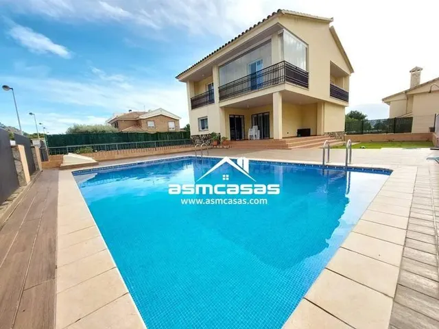 Agencia inmobiliaria en Benicasim vende villa en zona de Mon