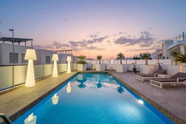 Villa moderna con piscina privada en Villamartín, Orihuela C - foto 2