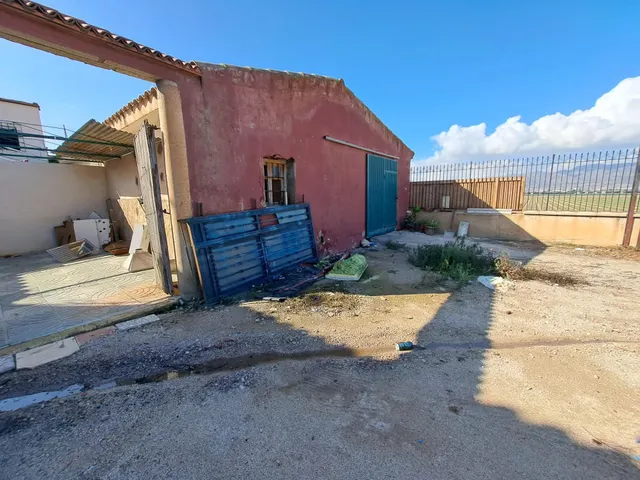 FINCA RURAL CON 4 VIVIENDAS Y NAVE — 9
