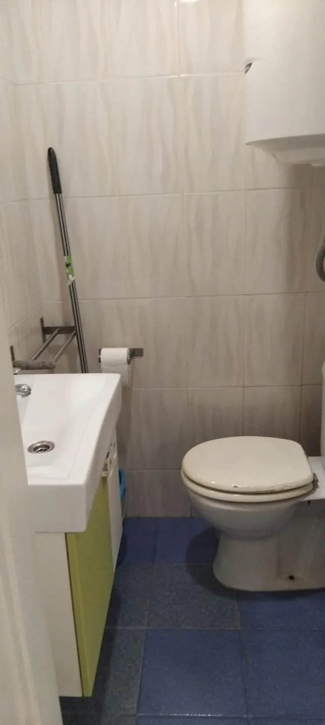 Junto a la Playa del Postiguet: Local Comercial y Vivienda en Primera Línea — 28