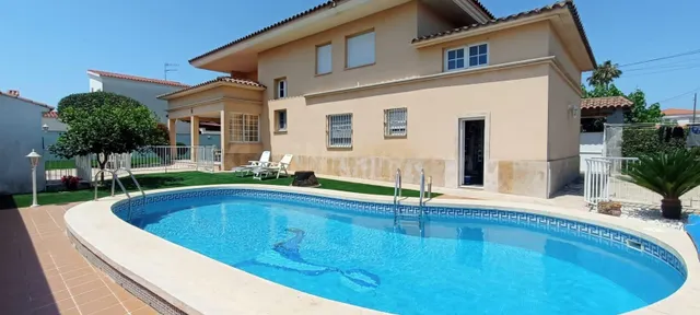 CHALET CON PISCINA PRIVADA EN COSTA SUR PARA ALQUILER ANUAL - foto 2