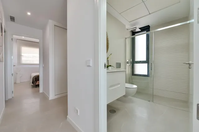 FABULOSO ÁTICO EN RESIDENCIAL DE LUJO CON VISTAS AL MAR EN FINESTRAT. — 31