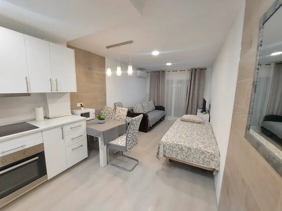 MODERNIO ESTUDIO CON TERRAZA Y PISCINA PLAYA DEL CURA