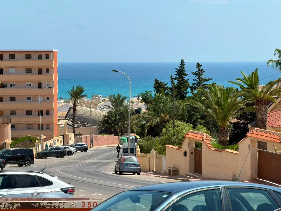 ¡OPORTUNIDAD! ESTUDIO CON VISTAS DESPEJADAS + PISCINA EN TORREBLANCA