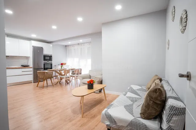 ALQUILER POR habitaciones EN PISO DE TRES DORMITORIOS, TOTAL