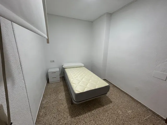 Amplio y Acogedor Piso de 4 habitaciones en el Corazón de la Ciudad — 14