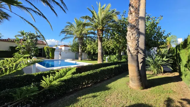 Chalet con piscina y licencia turística cerca del mar — 26
