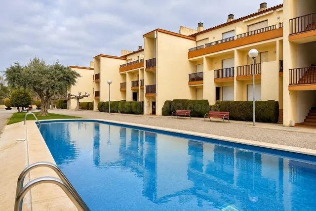 Ático reformado con 2 terrazas, piscina y parking a solo 120 - foto 2