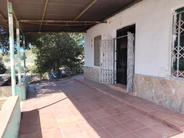 CASA PARA REFORMAR CON TERRENO
