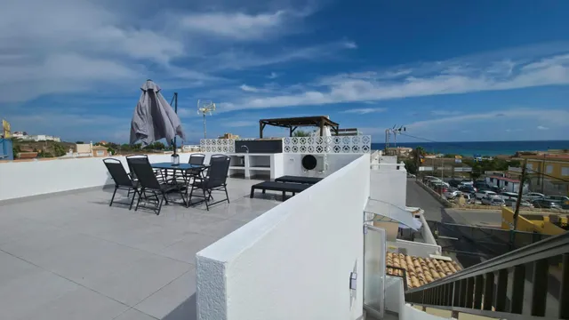 Encantador Bungalow Totalmente Reformado Con Vistas Al Mar ! — 27